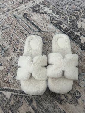 a new day Target Faux-Fur Crossband Slide Slippers - Cream size 10